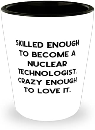 Jeftini nuklearni tehnolog, dovoljno vješt da postane nuklearni tehnolog. Luda, Ljubavna Rođendanska Čaša